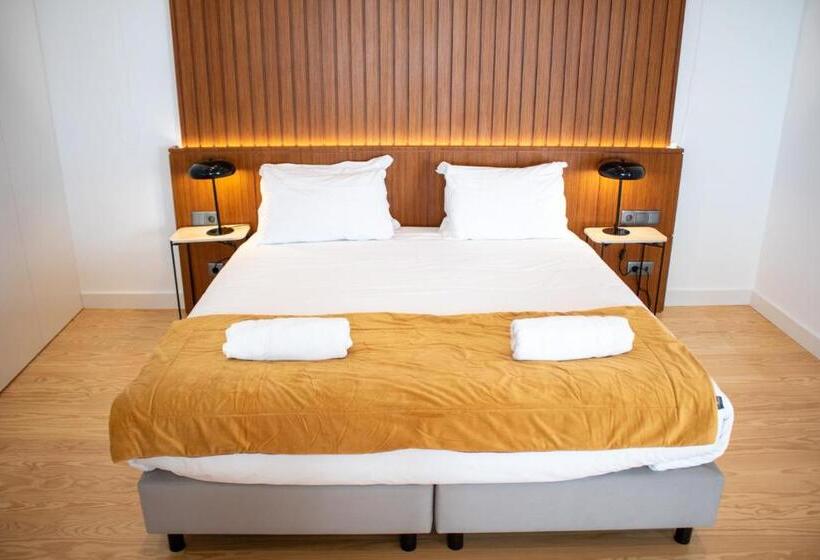 إستوديو سوبيريور, The Luggage