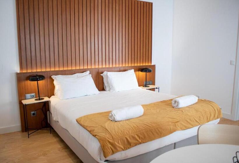 إستوديو سوبيريور, The Luggage