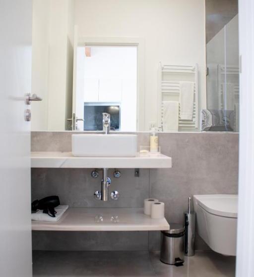 إستوديو سوبيريور, The Luggage