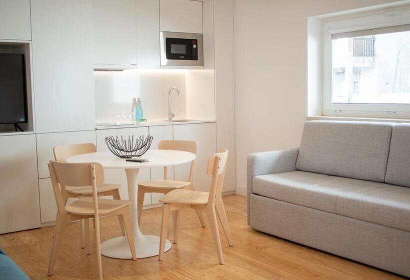 إستوديو سوبيريور, The Luggage