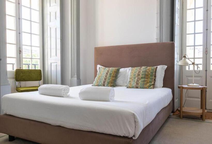 غرفة قياسية, The Luggage