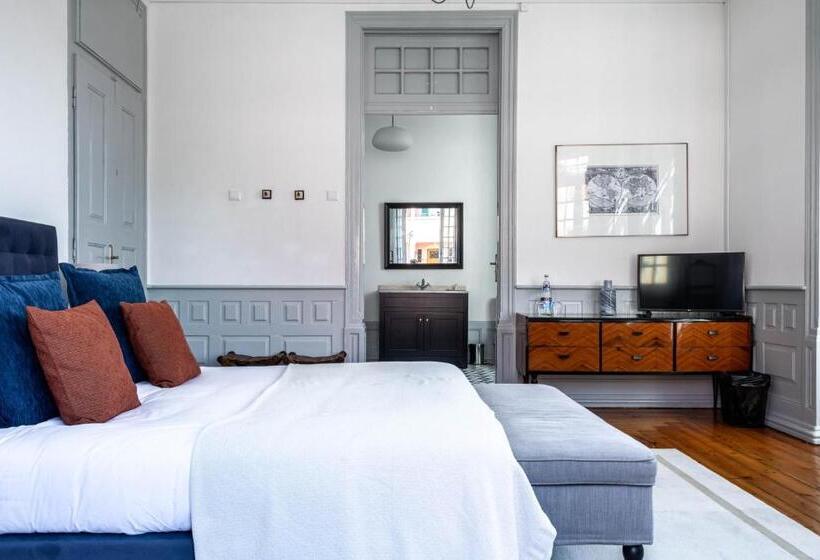 جناح, The Luggage