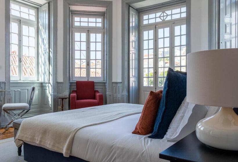 جناح, The Luggage