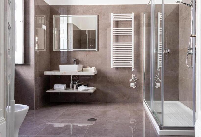 جناح, The Luggage