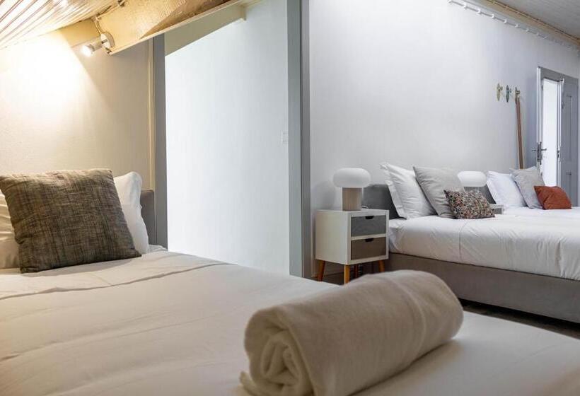 غرفة عائلية, The Luggage