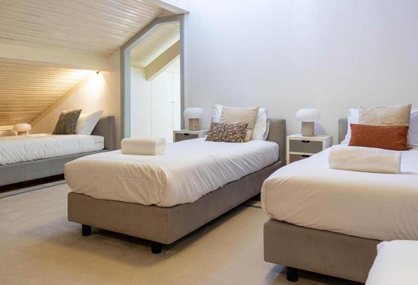 غرفة عائلية, The Luggage