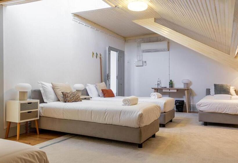 غرفة عائلية, The Luggage