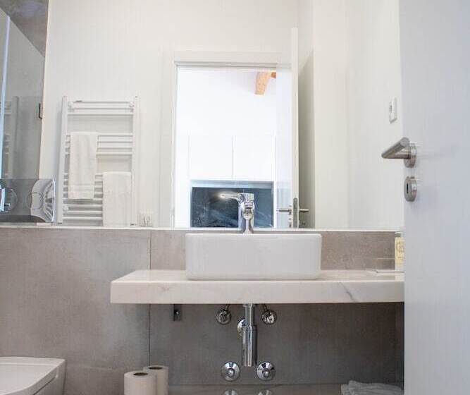 إستوديو سوبيريور, The Luggage