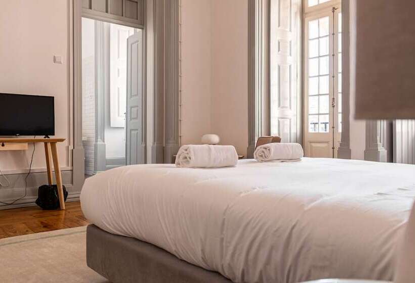 غرفة سوبيريور, The Luggage