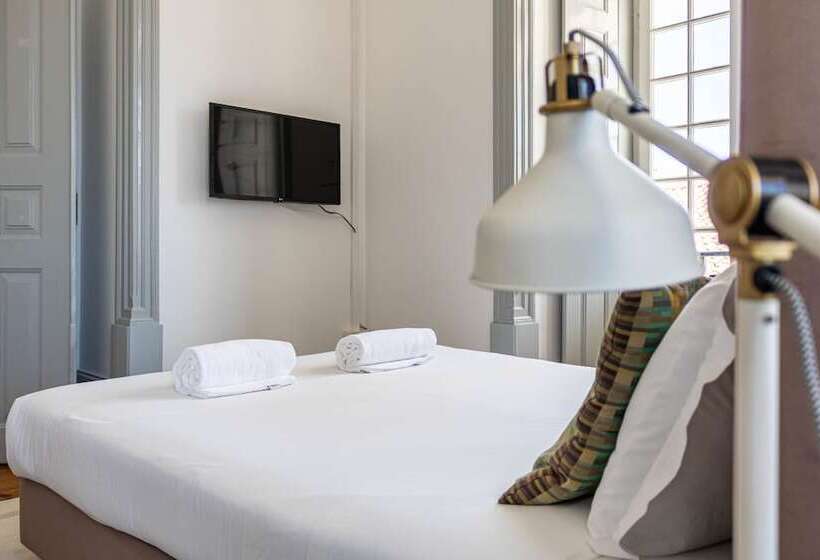 غرفة قياسية, The Luggage