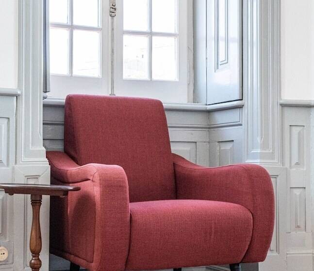 جناح, The Luggage