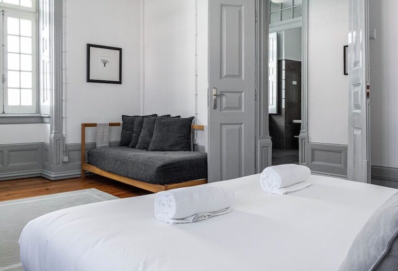 جناح, The Luggage