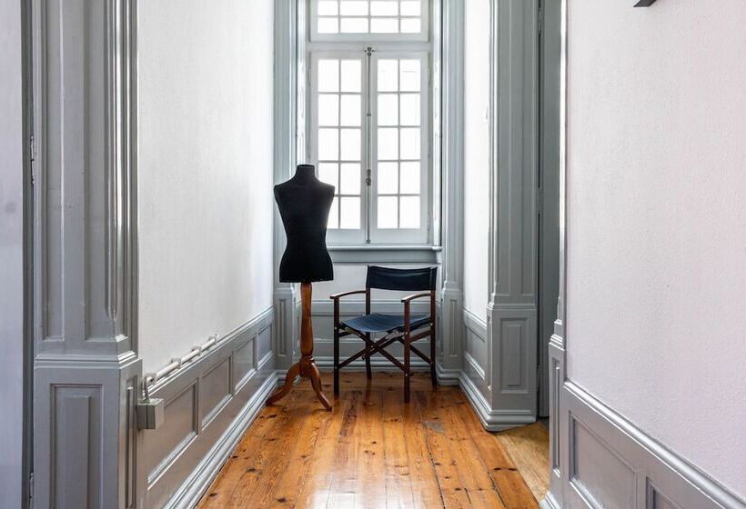 جناح, The Luggage