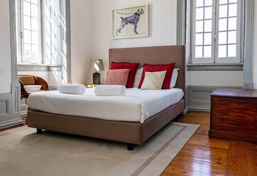 غرفة سوبيريور, The Luggage