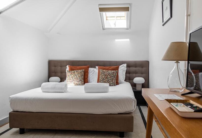 غرفة قياسية, The Luggage