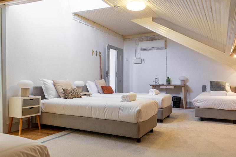 غرفة عائلية, The Luggage