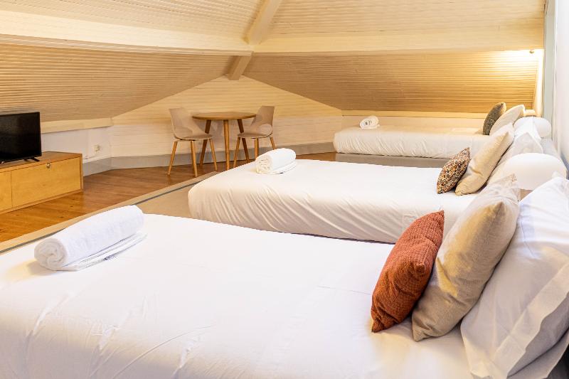 غرفة عائلية, The Luggage