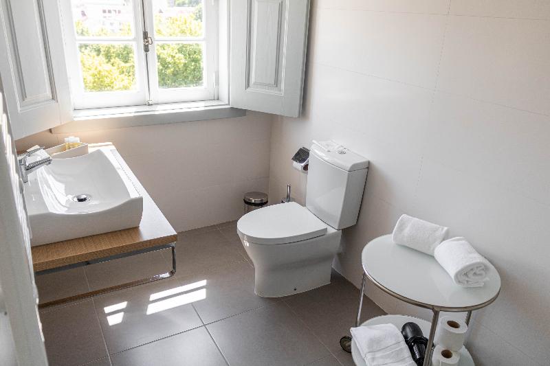 غرفة عائلية, The Luggage