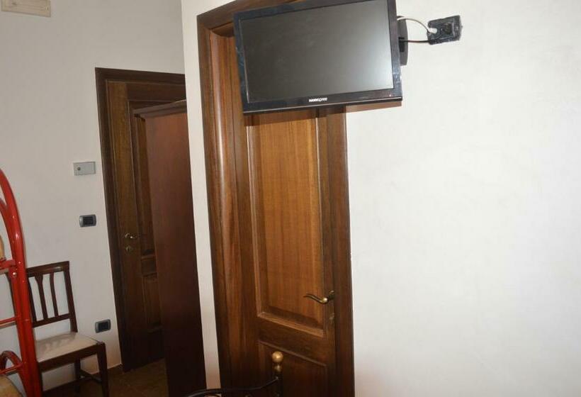 Номер Стандарт Трехместный, Villa Tre Colli Agri B&b