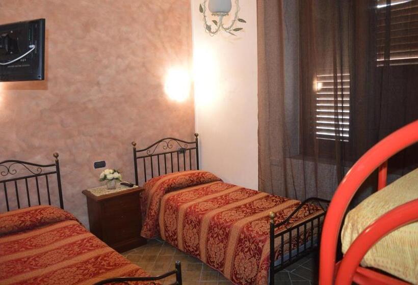 Номер Стандарт Трехместный, Villa Tre Colli Agri B&b
