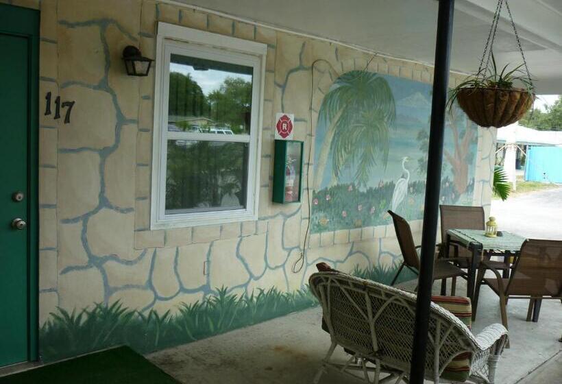 标准工作室, Palm Court Motel