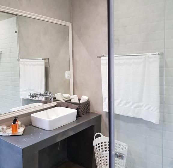 اتاق لوکس, Two Fat Owls Guesthouse