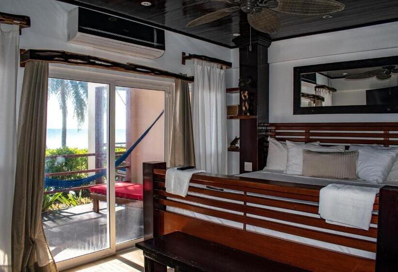 Deluxe Suite King Bed, Tres Cocos Resort