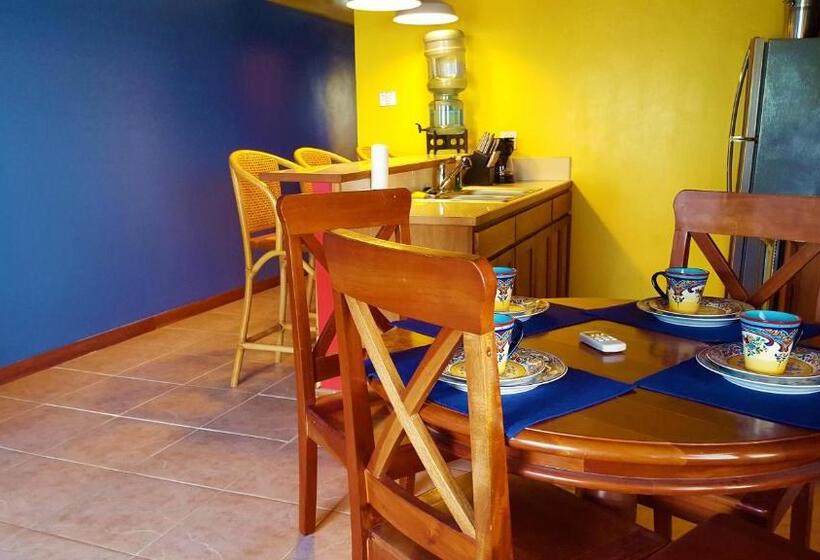 سوییت جونیور با چشمانداز دریا, Tres Cocos Resort