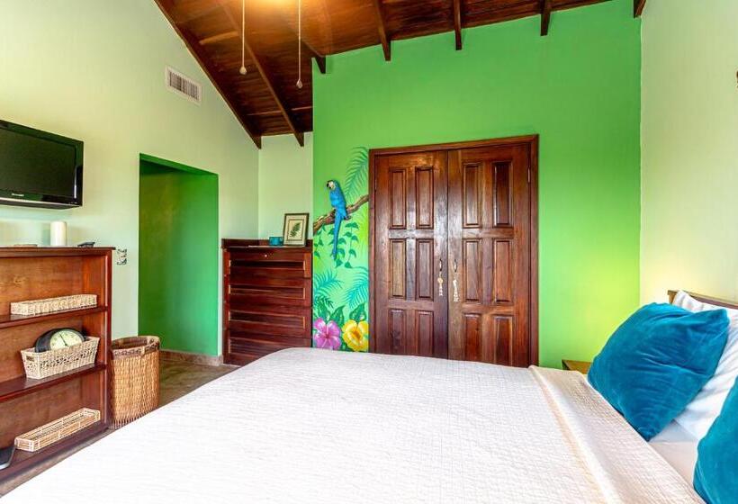 جناح جونيور مطلّ علي حمام السباحة, Tres Cocos Resort