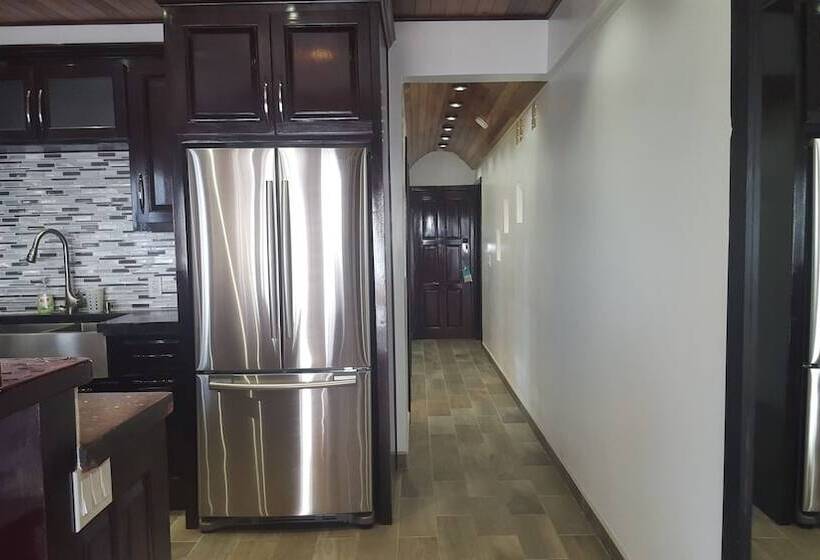 آپارتمان لوکس 2 خوابه, Tres Cocos Resort