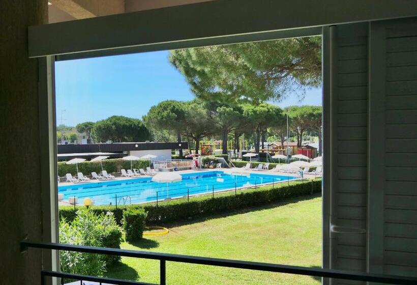 带1个卧室的公寓, Apartment 3 Beds In Residence With Swimming Pool Bed And Bath Linen Included