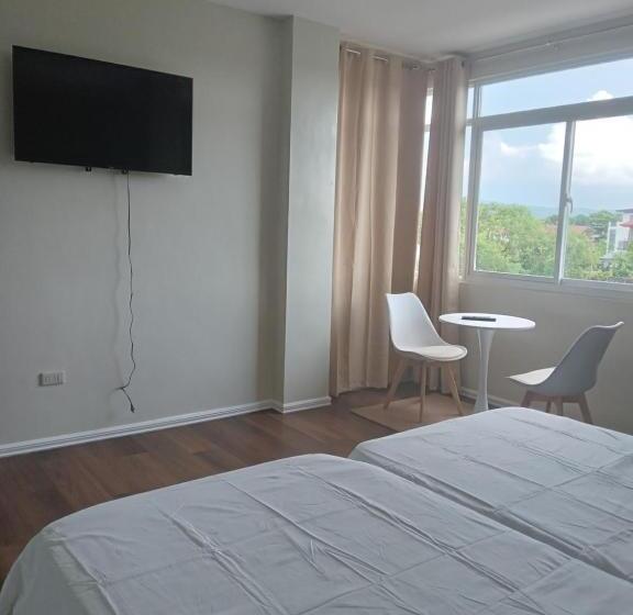 اتاق خانوادگی, A And G Lodge