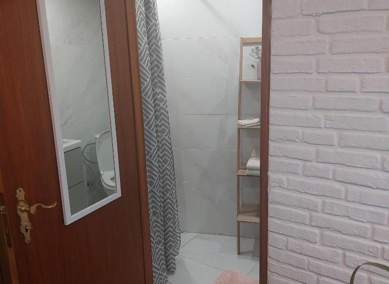 חדר סטנדרט לארבעה, Os Heem