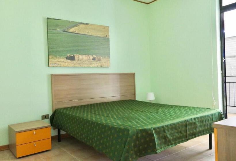 带1个卧室的公寓, Isa Apartment 3 Beds In Residence With Swimming Pool Bed And Bath Linen Included