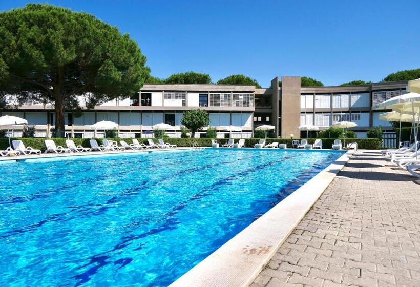带1个卧室的公寓, Isa Apartment 3 Beds In Residence With Swimming Pool Bed And Bath Linen Included