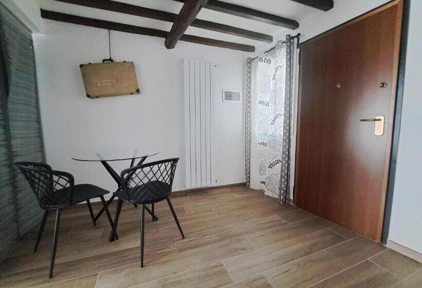 Studio Supérieur, Alloggiamo