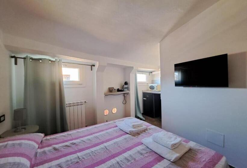 Studio Standard, Alloggiamo