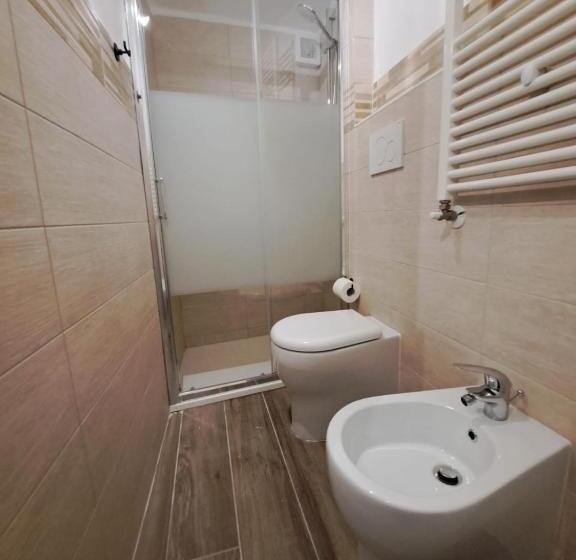 Studio Standard, Alloggiamo