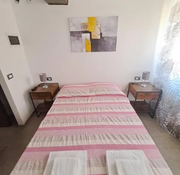استودیوی لوکس, Alloggiamo