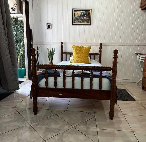 חדר סטנדרט לשלושה, Tico Bed & Breakfast La Fortuna