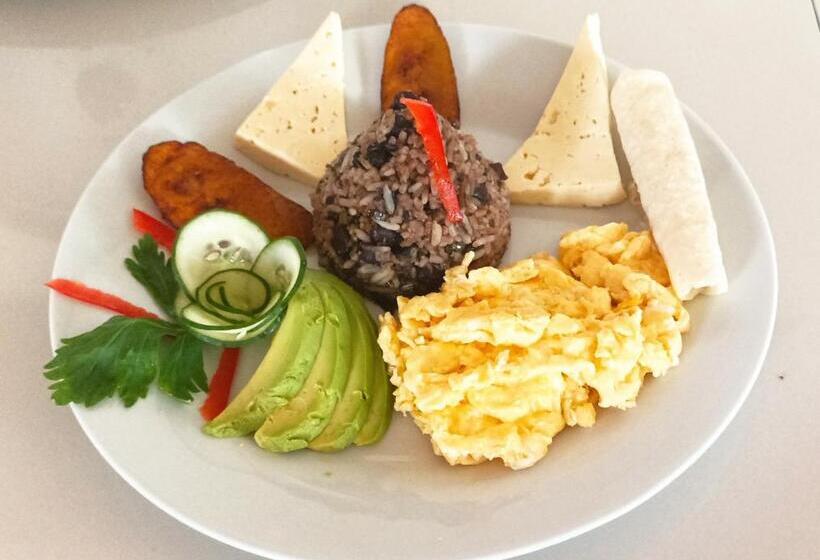 标准三人间, Tico Bed & Breakfast La Fortuna