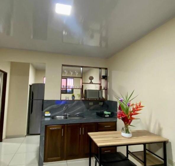 带2个卧室的公寓, Tico Bed & Breakfast La Fortuna