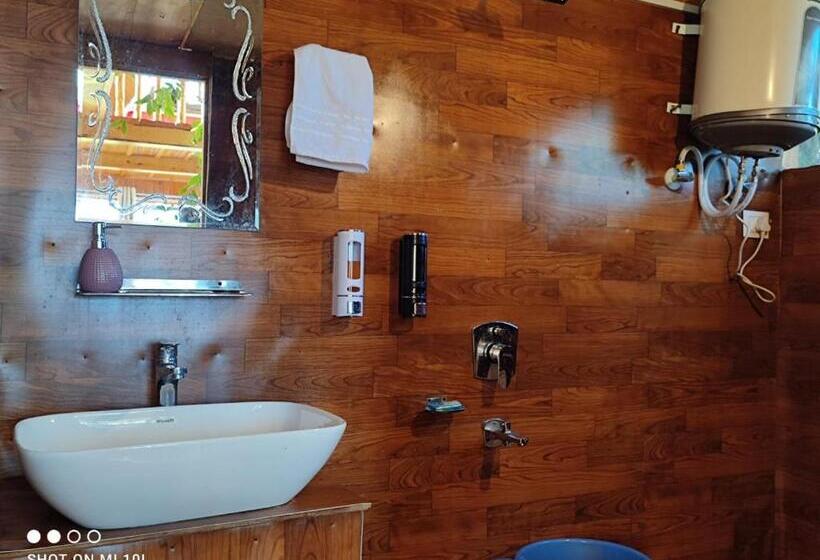 标准间带阳台, The Tree Top Treehouse Jibhi