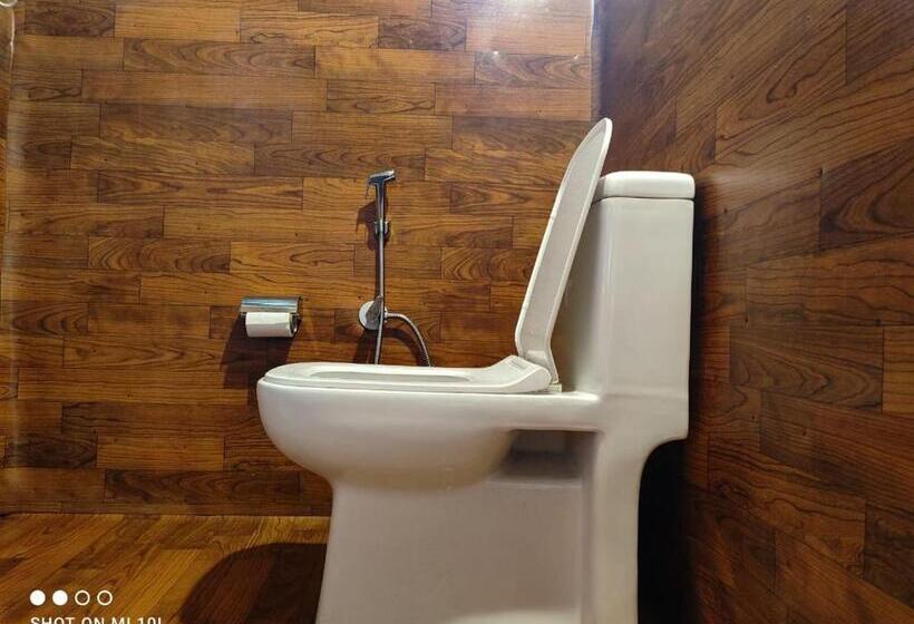 标准间带阳台, The Tree Top Treehouse Jibhi