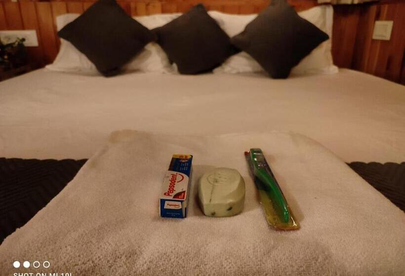 标准间带阳台, The Tree Top Treehouse Jibhi