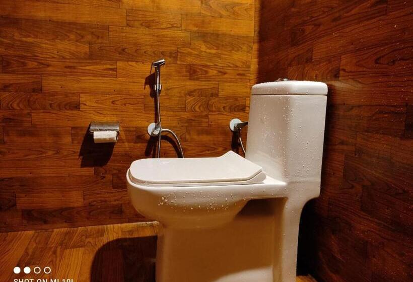 标准间带阳台, The Tree Top Treehouse Jibhi