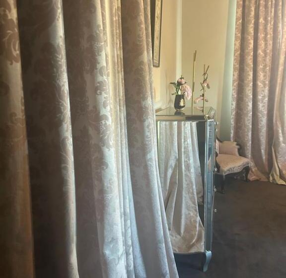 Номер Deluxe, Convent At Koroit