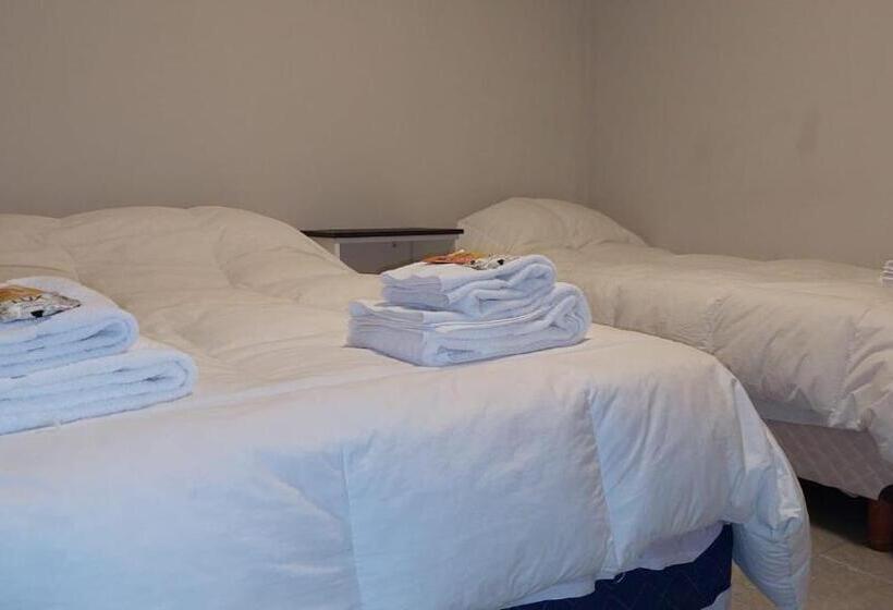 غرفة قياسية ثلاثية, El Viejo Bar