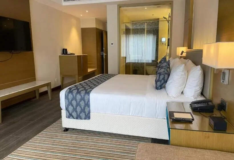 キングサイズベッドのデラックスルーム, Gokulam Grand Trivandrum