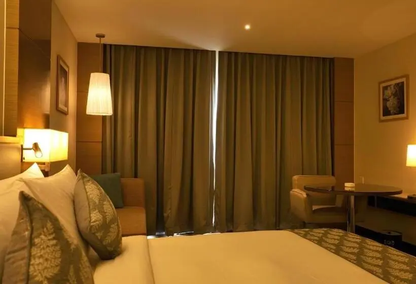キングサイズベッドのデラックスルーム, Gokulam Grand Trivandrum
